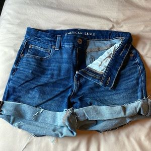 EUC AE Denim Curvy Midi Short